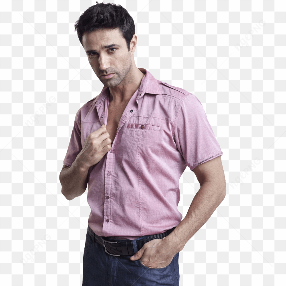 Un homme portant une chemise  rayures
